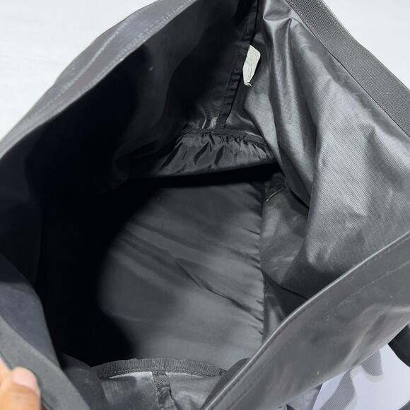 Oakley Motion 42L Factory Pilot Bag Blackout Roll Top Carry Case Backpack - Picture 8 of 8